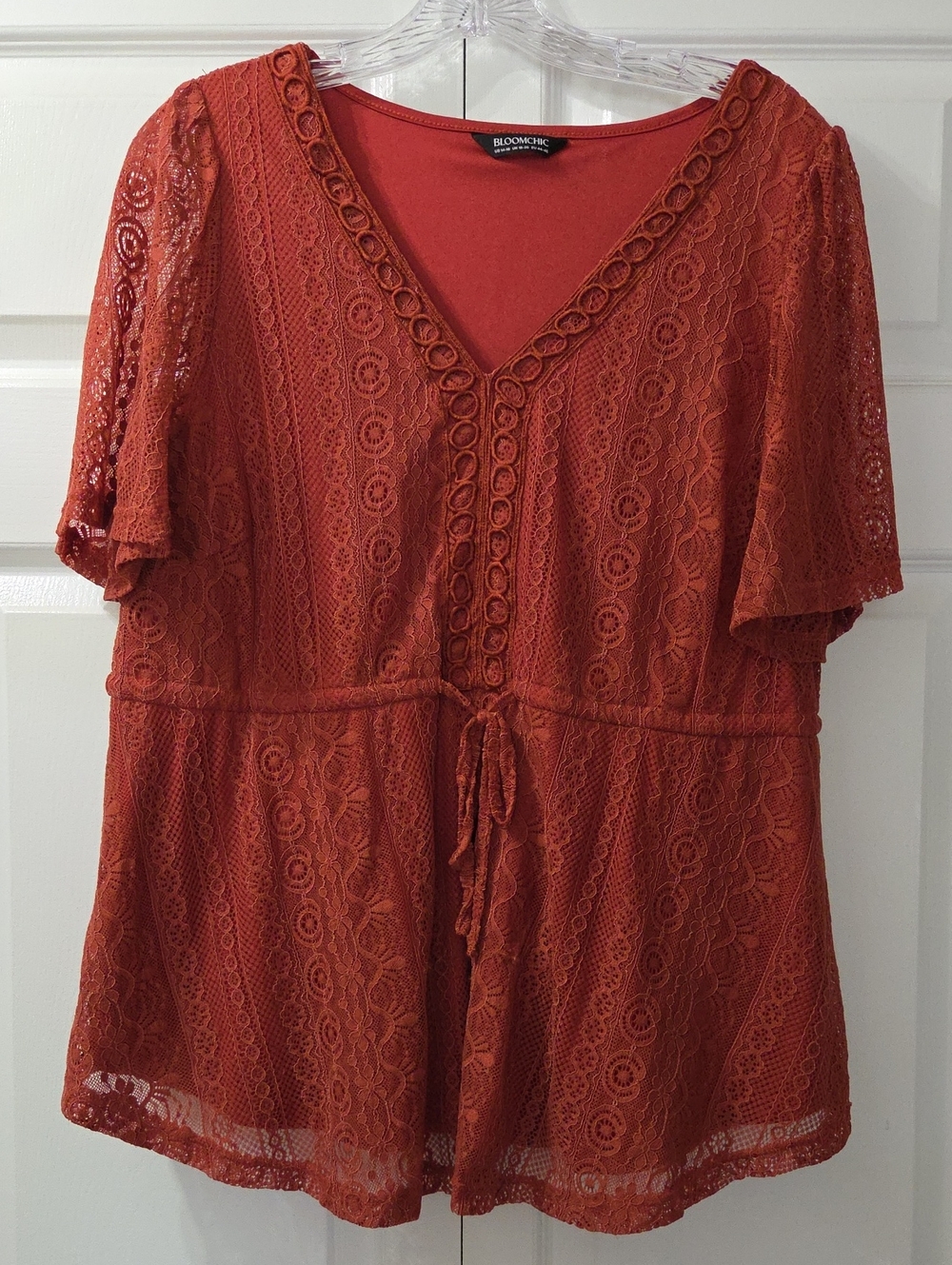 BloomChic Russet Lace V-Neck Peplum Drawstring Top, Size XL-14-16 - Picture 4 of 12